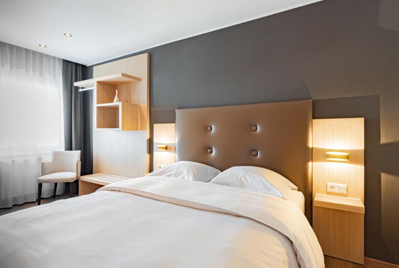 Hotel Re'Ser Stuff Roeser Esterno foto