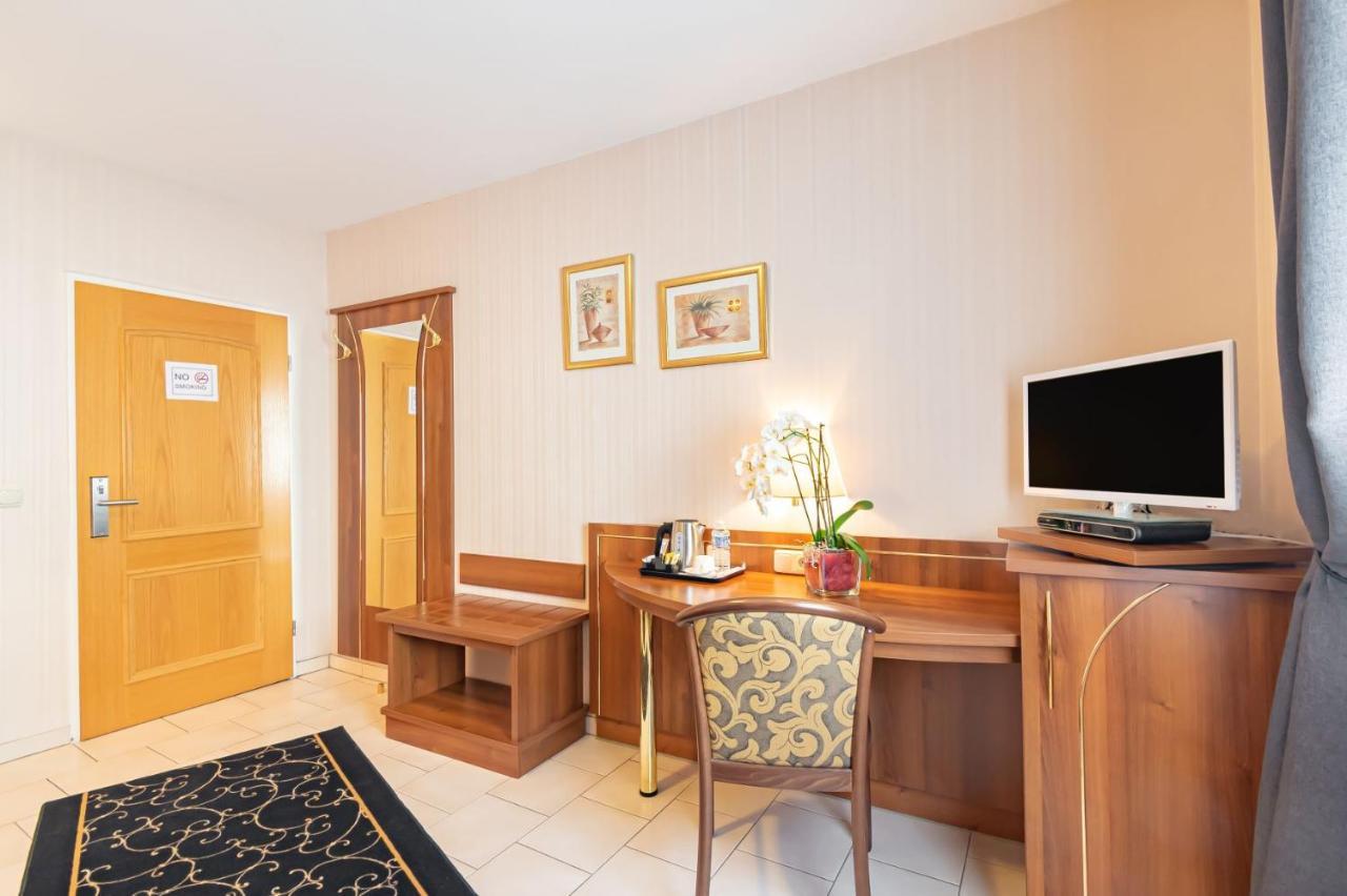 Hotel Re'Ser Stuff Roeser Esterno foto