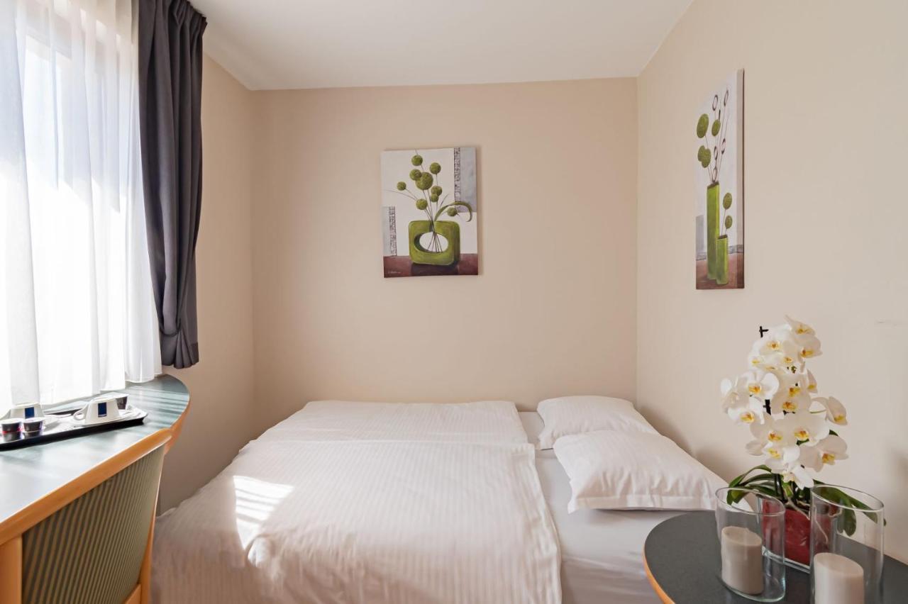 Hotel Re'Ser Stuff Roeser Esterno foto