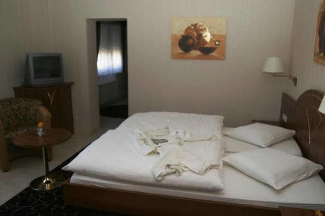 Hotel Re'Ser Stuff Roeser Esterno foto