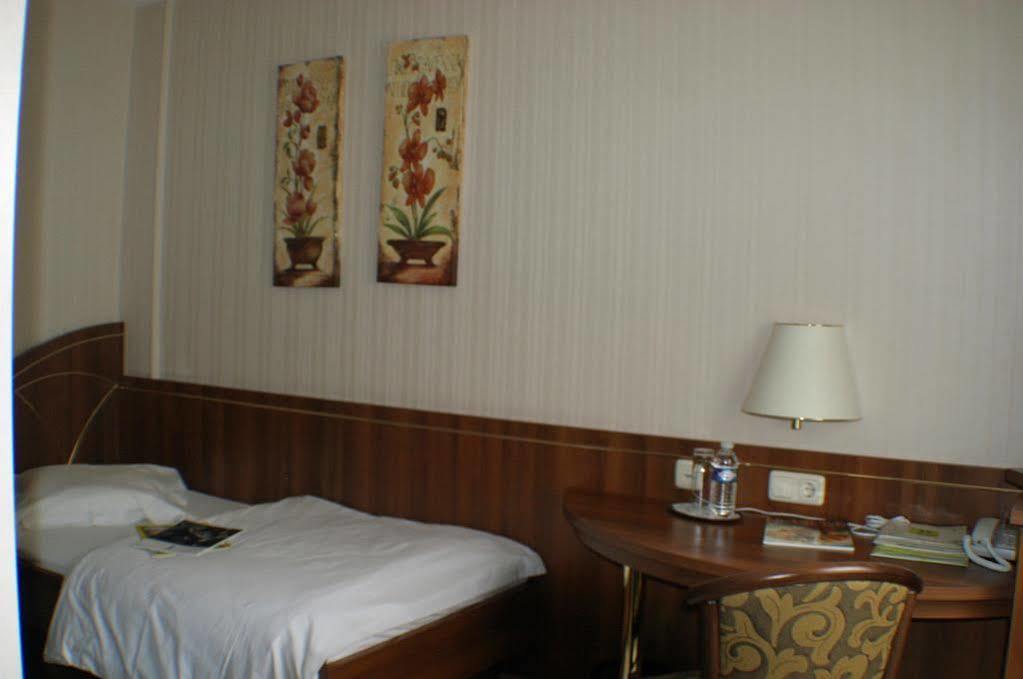 Hotel Re'Ser Stuff Roeser Esterno foto