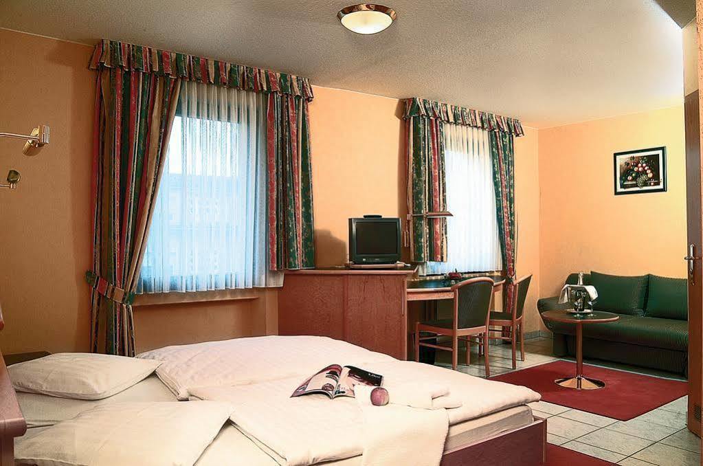 Hotel Re'Ser Stuff Roeser Esterno foto