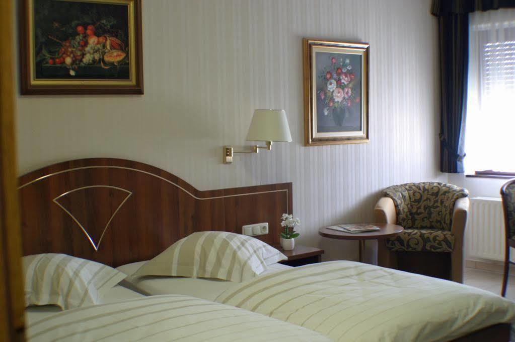 Hotel Re'Ser Stuff Roeser Esterno foto