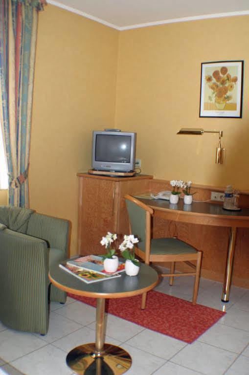 Hotel Re'Ser Stuff Roeser Esterno foto