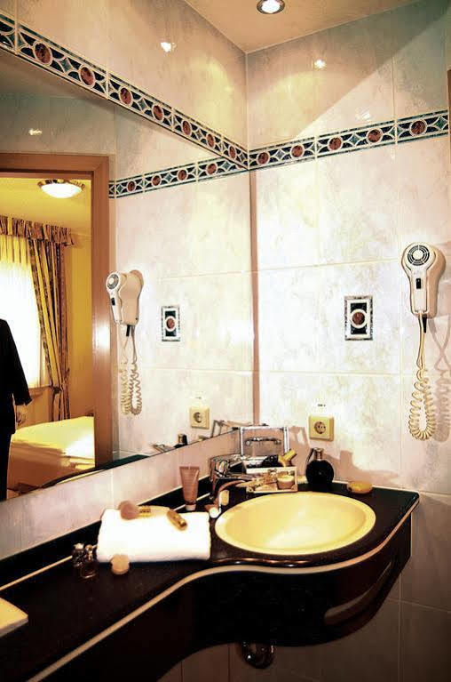 Hotel Re'Ser Stuff Roeser Esterno foto