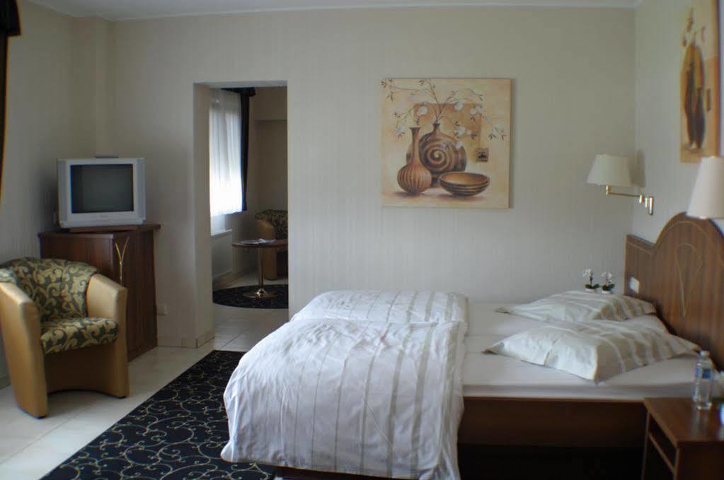 Hotel Re'Ser Stuff Roeser Esterno foto